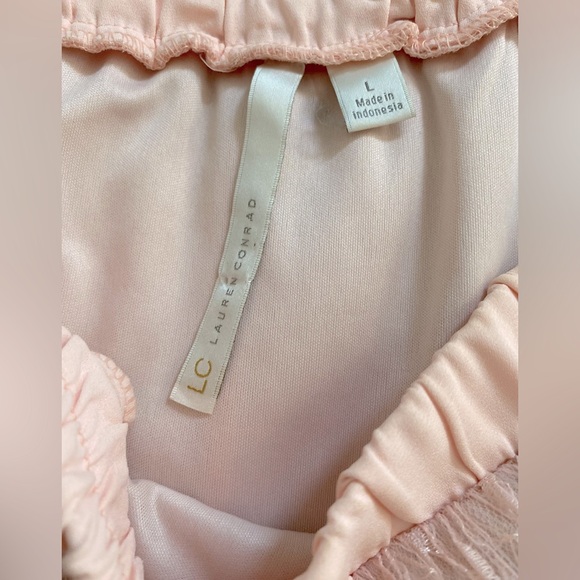 LC LAUREN CONRAD elastic waistband Pink Lace Skirt - Picture 3 of 6